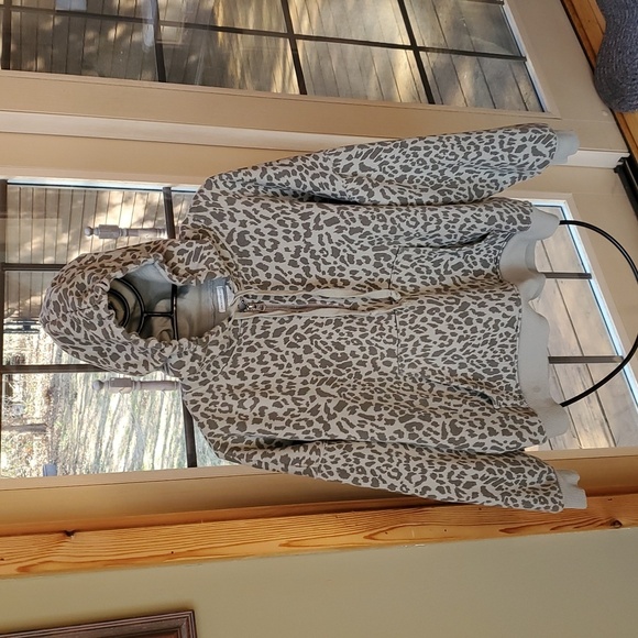 American Eagle Amm...Mazingly Soft Sage Leopard Print LSlv 1/4 Zip Sz. XS Hoodie - Picture 4 of 12